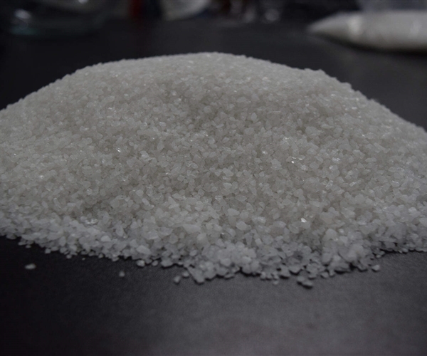 Manufacturer of Quartz Gritz in India